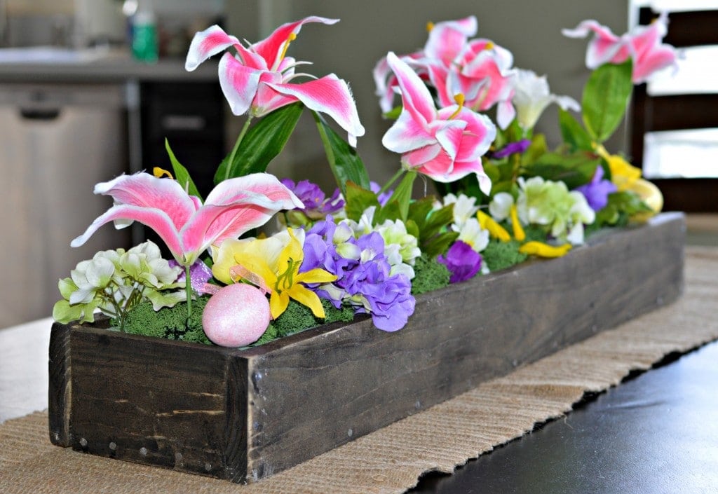 Wooden Box Centerpiece for Spring. To make this work for other seasons, just change what you put inside!