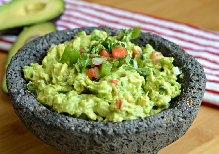 Best Ever Guacamole (Fresh, Easy & Authentic)