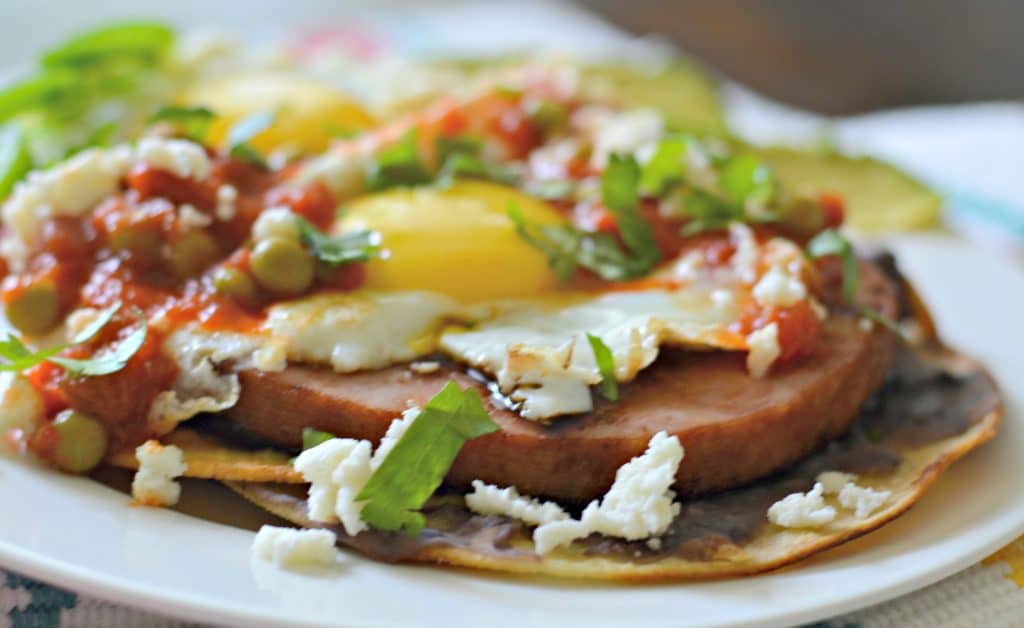 How To Make Authentic Huevos Motuleños - My Latina Table