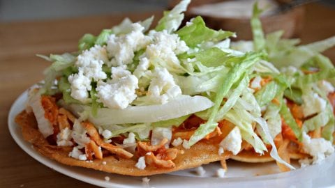 Tostadas de Tinga - Receta Autentica de Mexico Para Toda La Familia